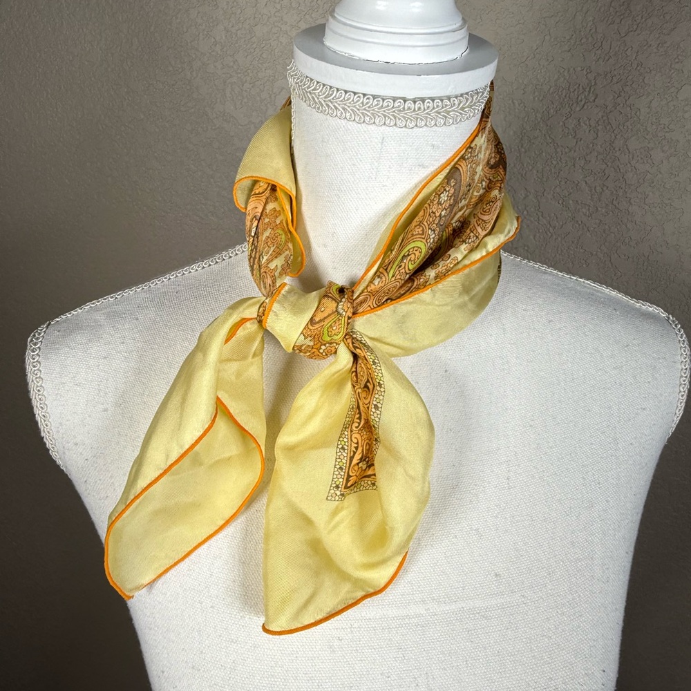 Elegant Echo‎ Paisley Scarf